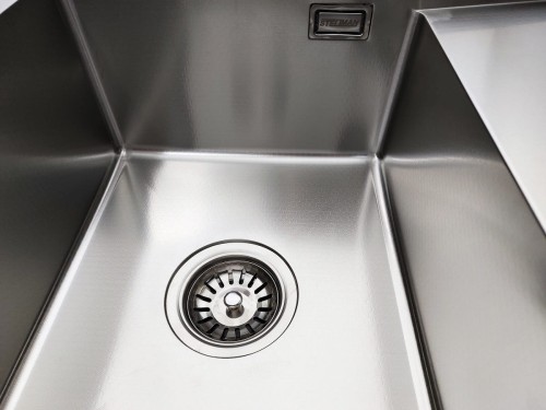 zlewozmywak-stalowy-5849L-inox-plastry-miodu.jpg